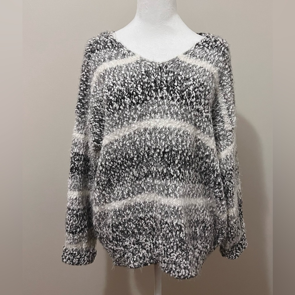 Knox Rose Women’s Grey white striped knit sweater